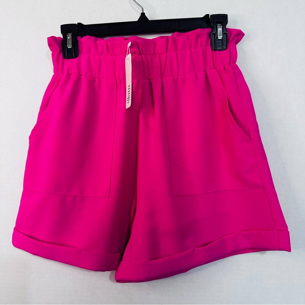 (NWT) Chic and Playful Glam Hot Pink Ruffle Shorts Sz. Small